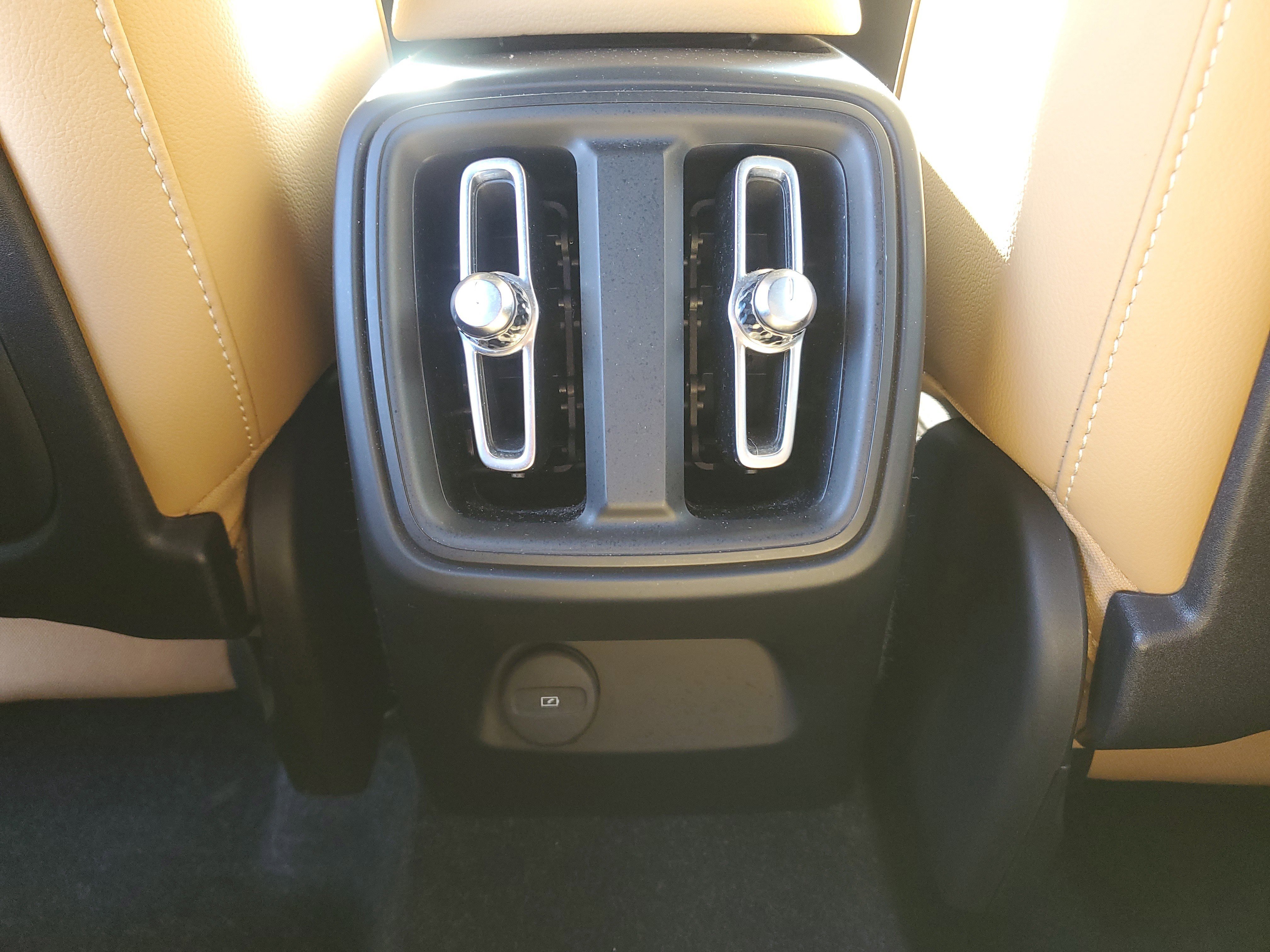 Used 2019 Volvo XC40 T5 Inscription image 13