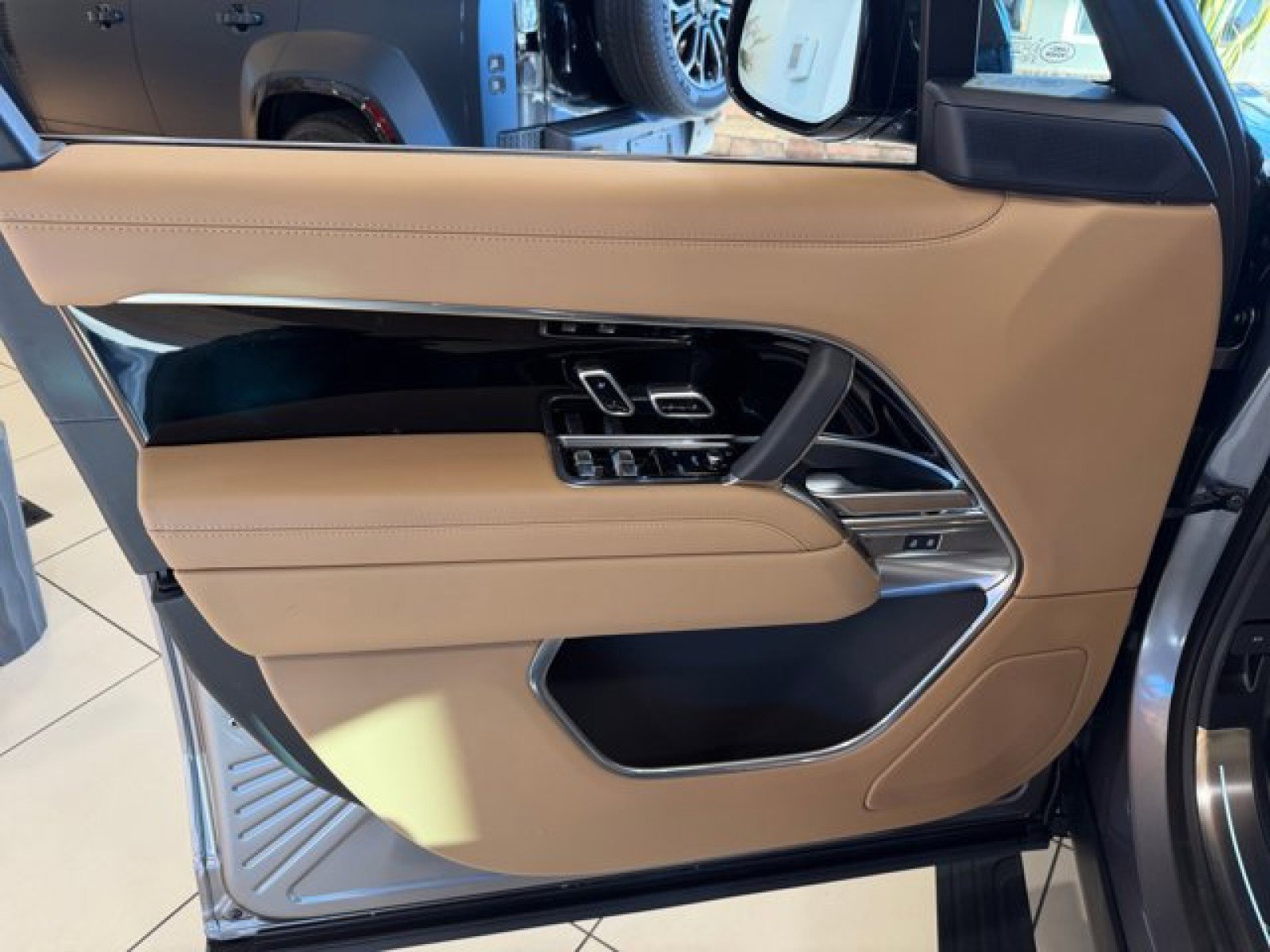 New 2026 Land Rover Range Rover SE image 21