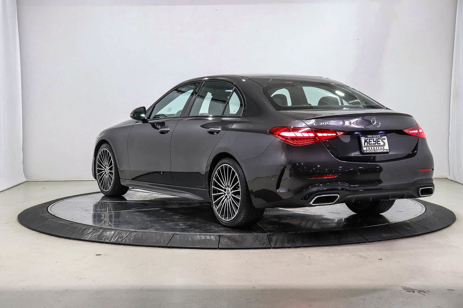 Used 2023 Mercedes-Benz C 300 Sedan image 2