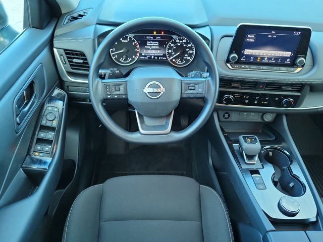 Used 2025 Nissan Rogue S image 14