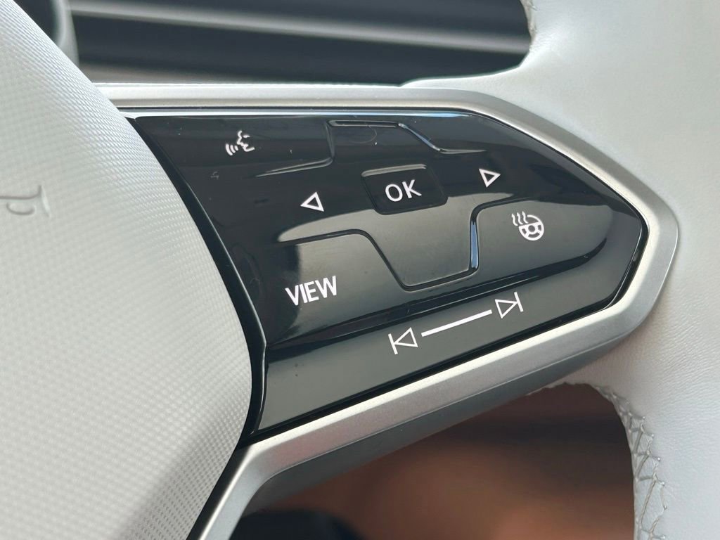 Used 2025 Volkswagen ID. Buzz 1st Edition image 28