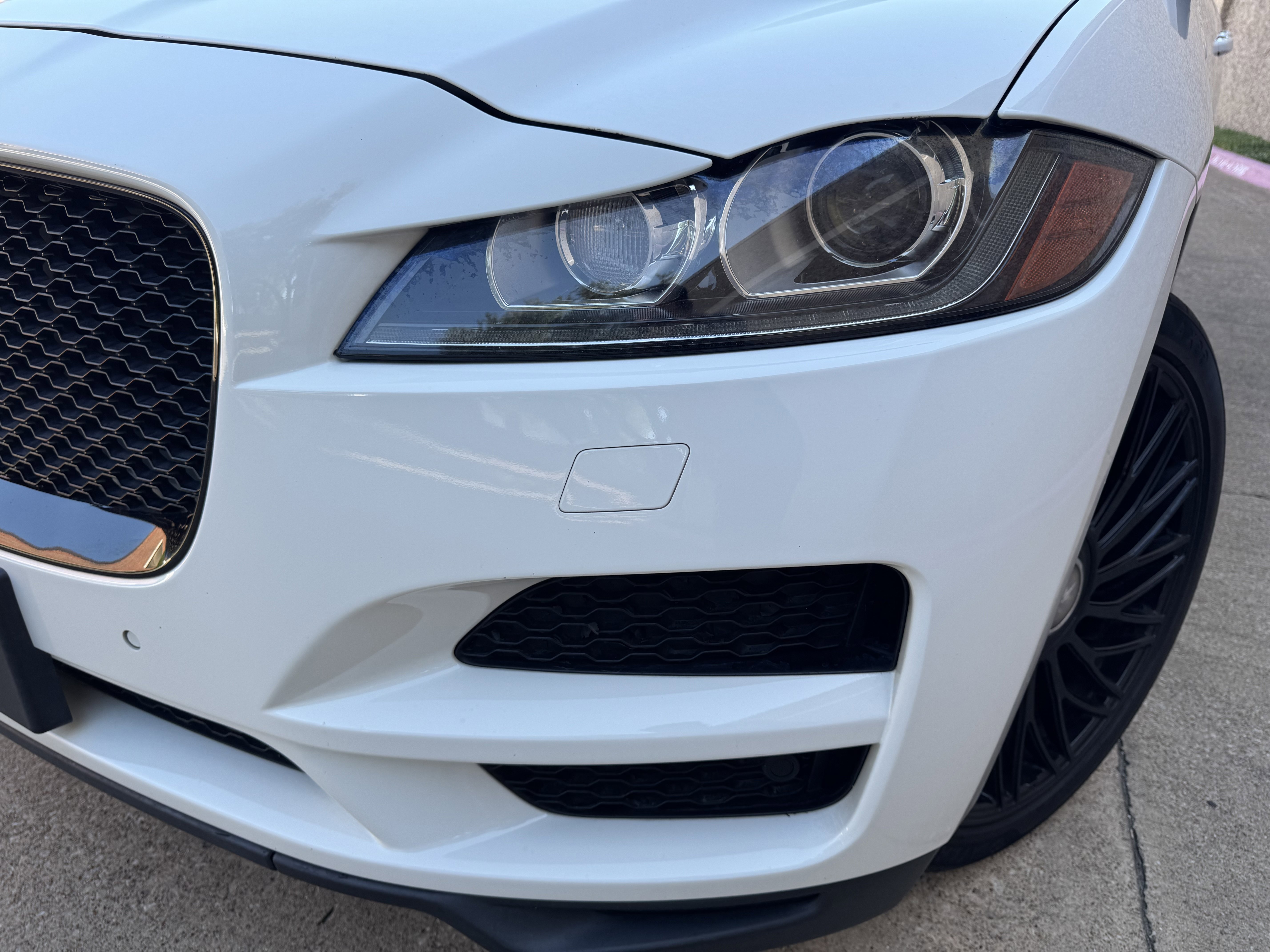 Used 2018 Jaguar F-PACE Premium AWD/4WD image 11