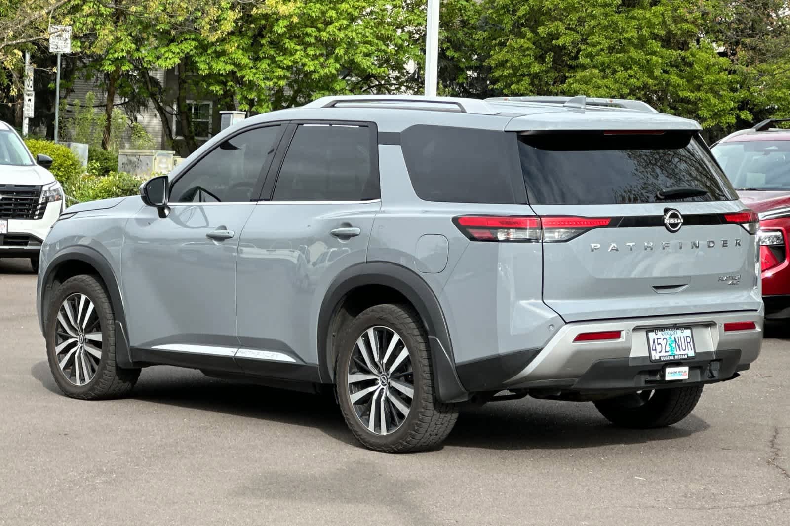 Used 2023 Nissan Pathfinder Platinum image 6