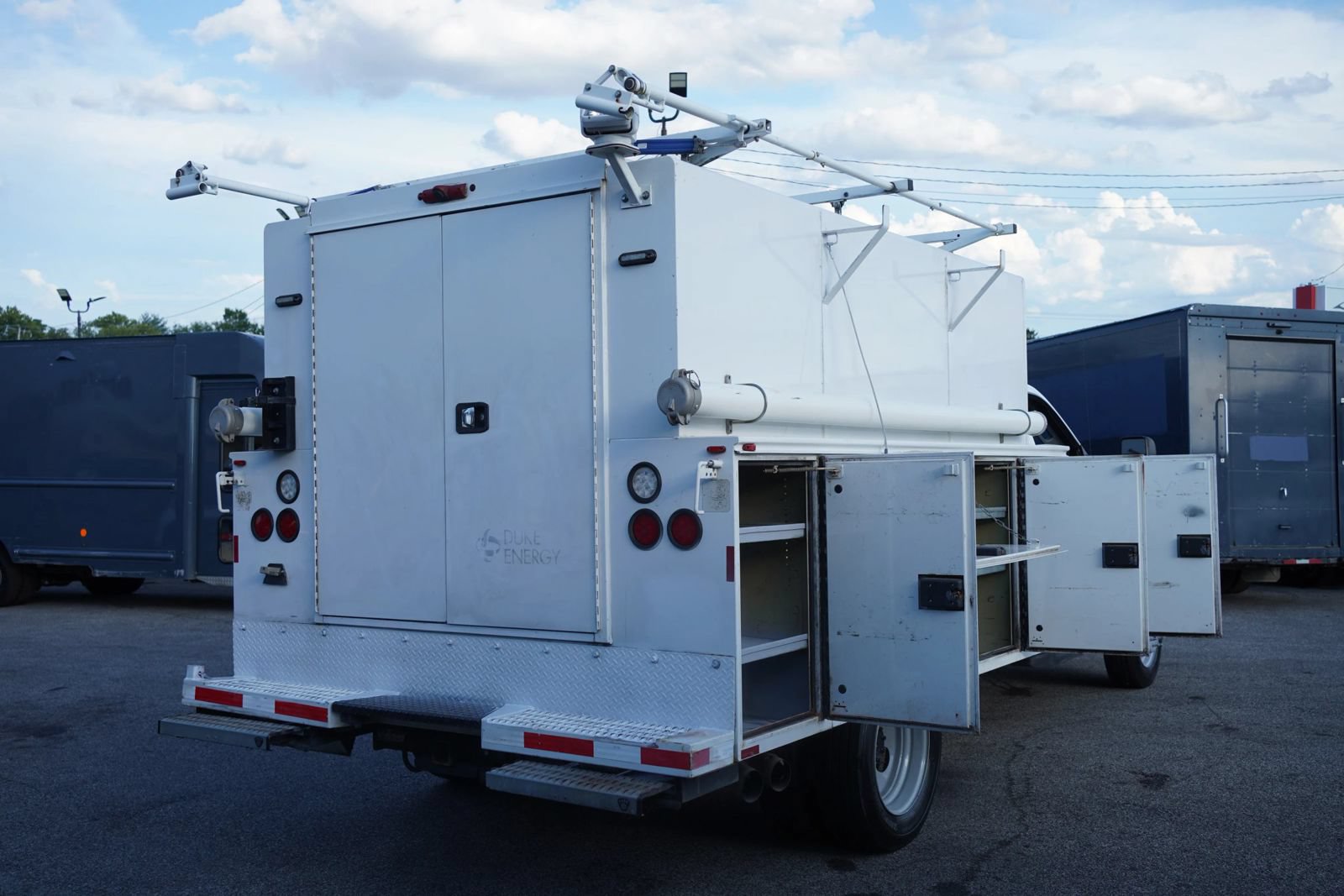 Used 2016 Ford F550 4x4 Regular Cab Super Duty image 16