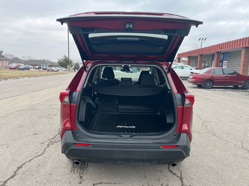 Used 2022 Toyota RAV4 LE image 13
