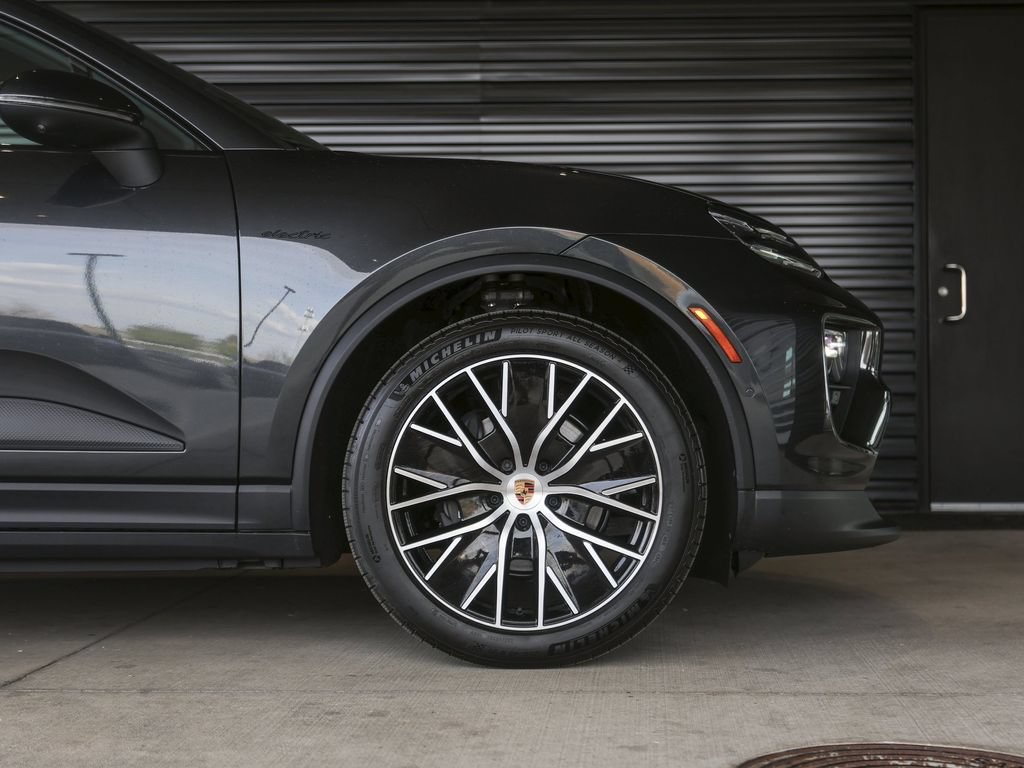 New 2026 Porsche Macan Electric RWD image 14