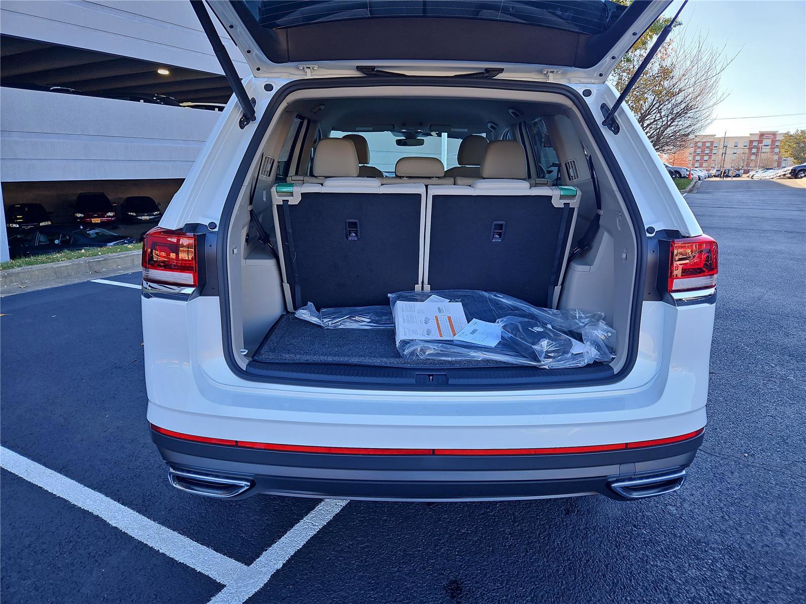 New 2026 Volkswagen Atlas SE image 5