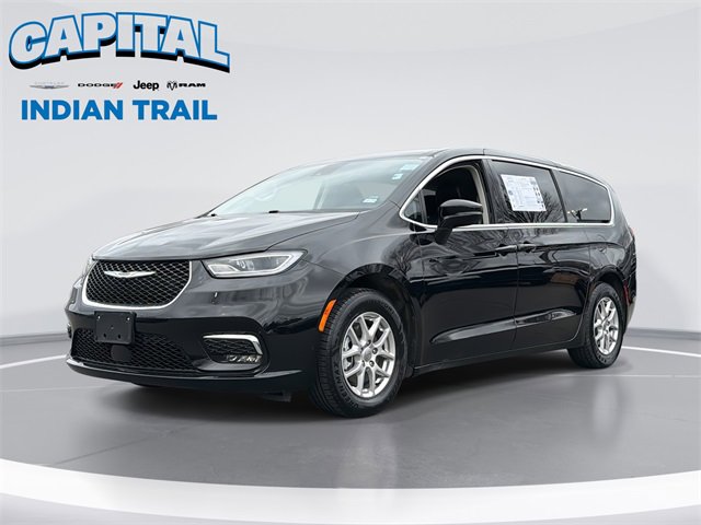 Used 2024 Chrysler Pacifica Touring-L