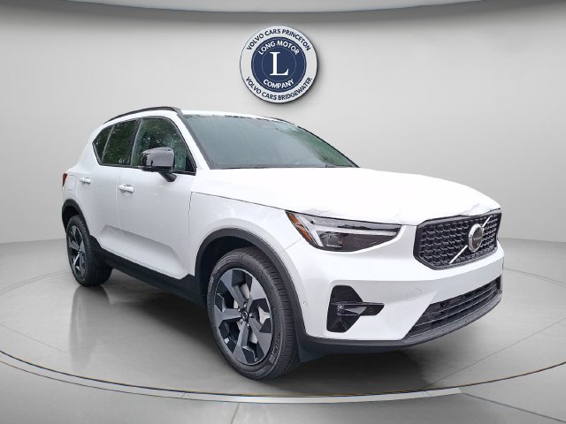 New 2026 Volvo XC40 B5 Plus w/ Protection Package Premier AWD/4WD image 2