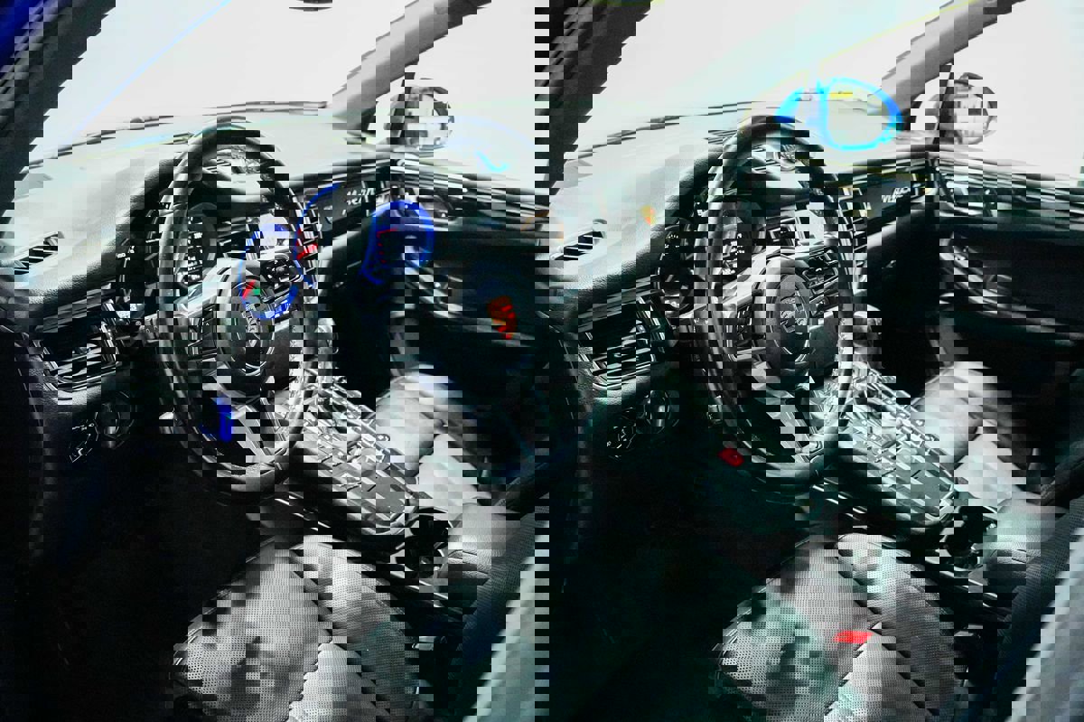 Used 2018 Porsche Macan AWD/4WD image 16