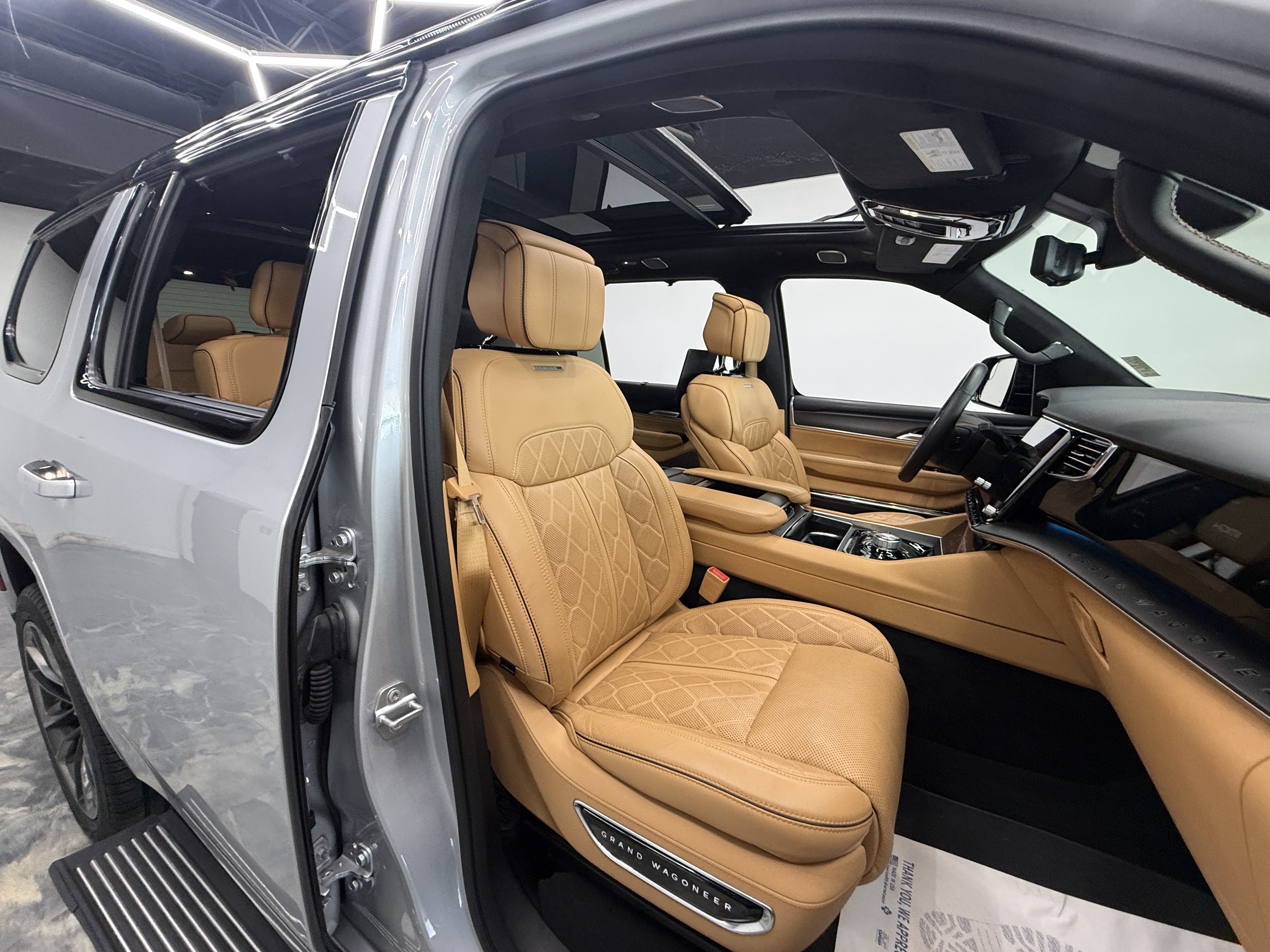 Used 2024 Jeep Grand Wagoneer Series III w/ Rear-Seat Entertainment Group AWD/4WD image 25