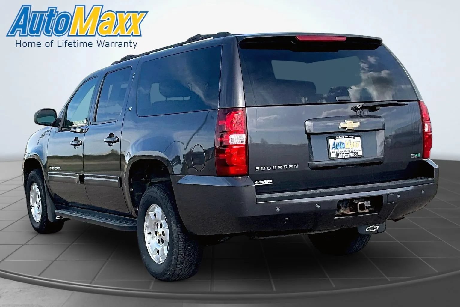 Used 2010 Chevrolet Suburban LT AWD/4WD image 5