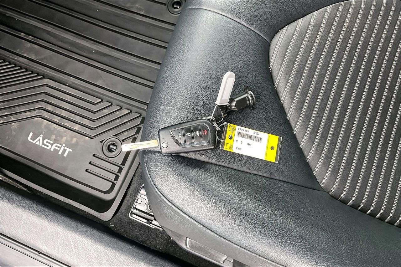 Used 2023 Toyota Camry SE image 30