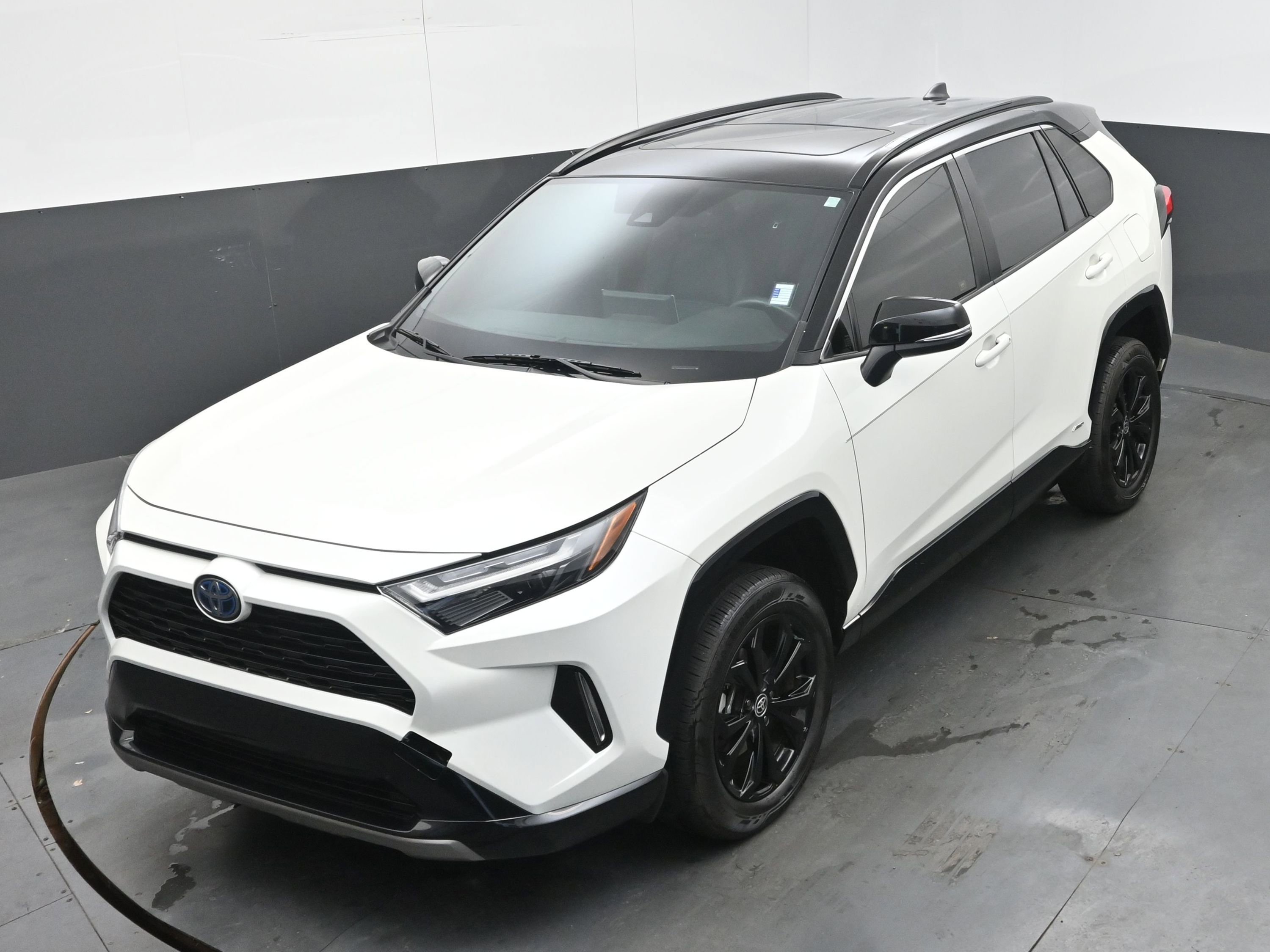 Used 2022 Toyota RAV4 XSE image 30