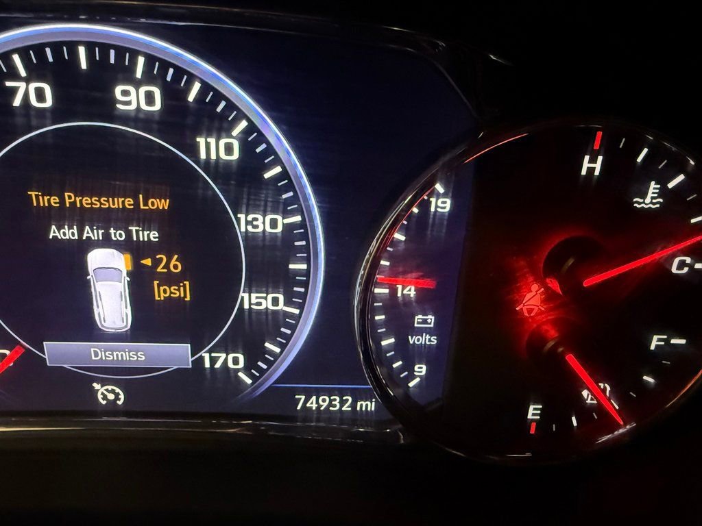 Used 2023 GMC Acadia SLT w/ Technology Package image 3