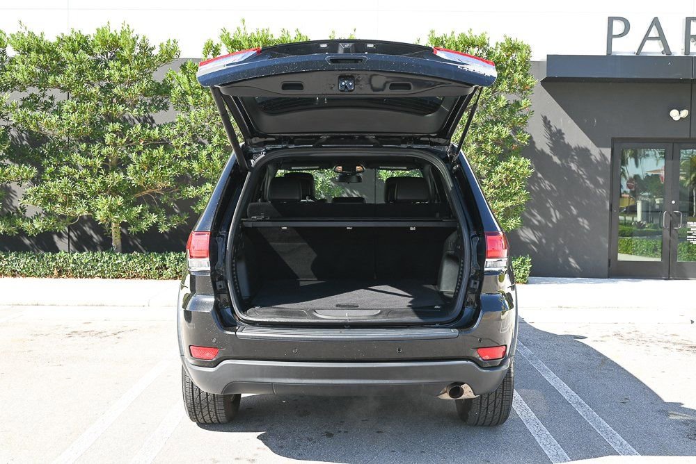 Used 2021 Jeep Grand Cherokee Laredo X RWD image 9