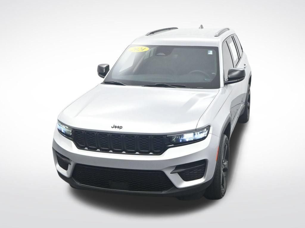 Used 2024 Jeep Grand Cherokee Altitude RWD image 33