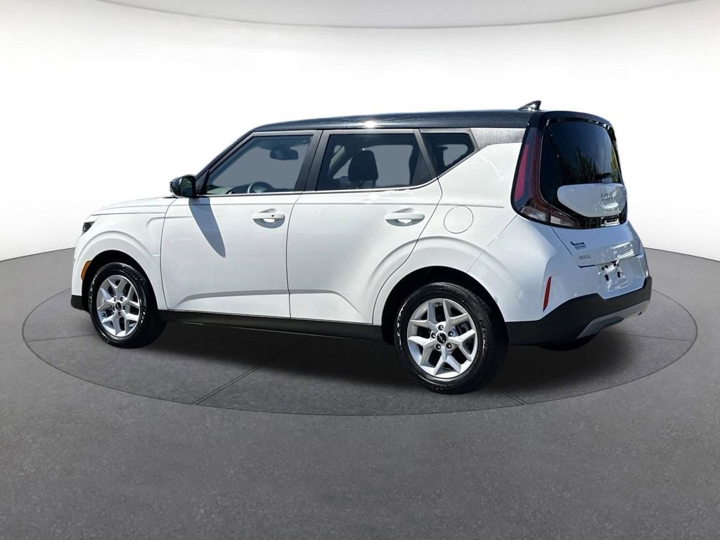 Used 2024 Kia Soul S image 3