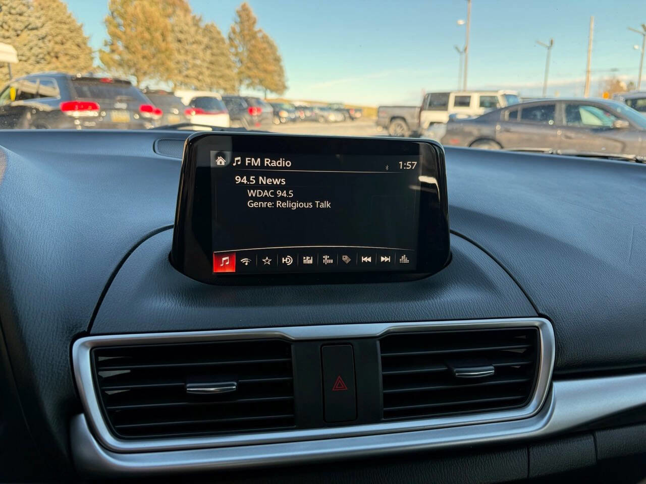 Used 2017 MAZDA MAZDA3 Sport w/ Preferred Equipment Package image 21