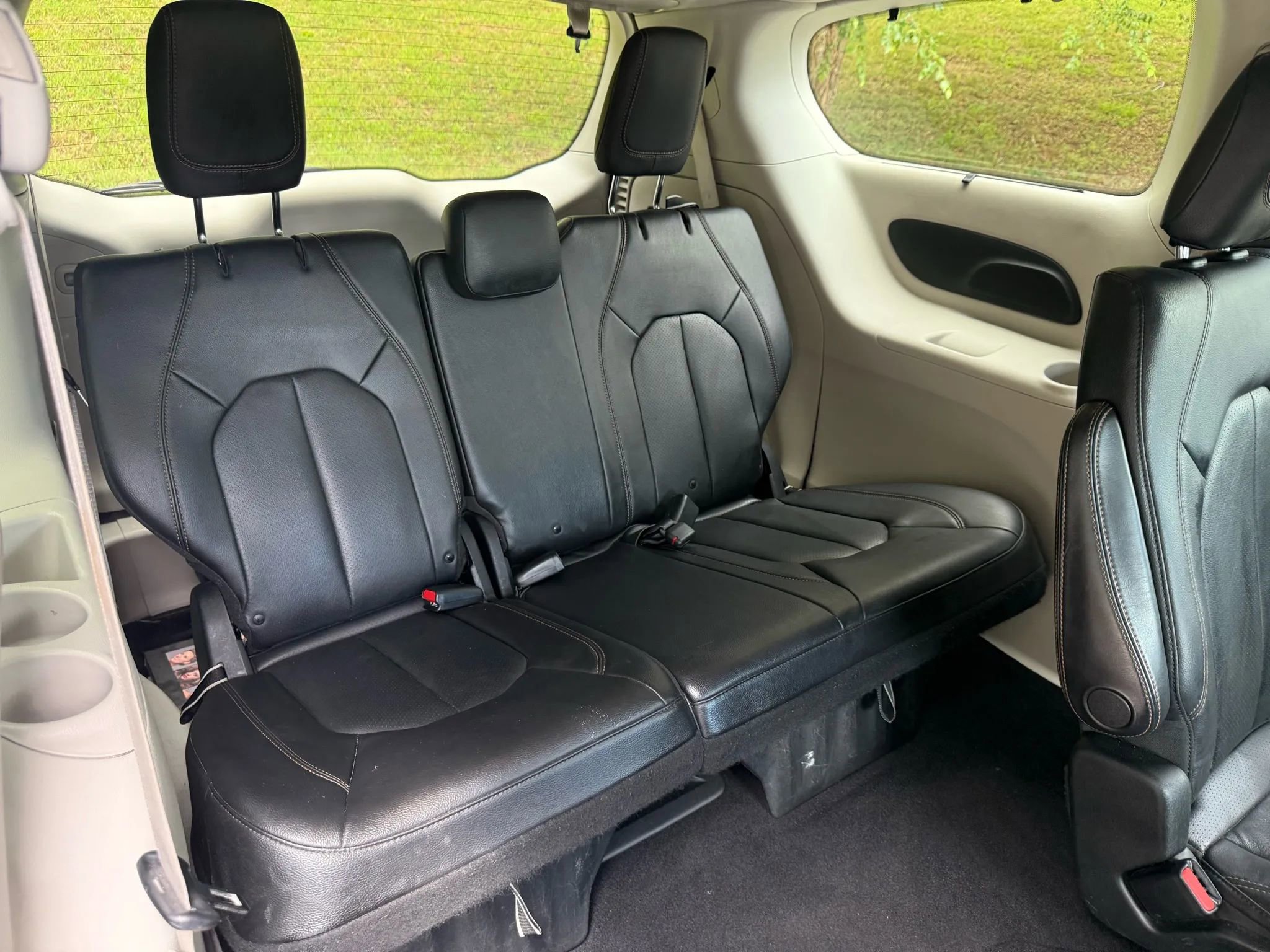 Used 2019 Chrysler Pacifica Touring-L FWD image 21
