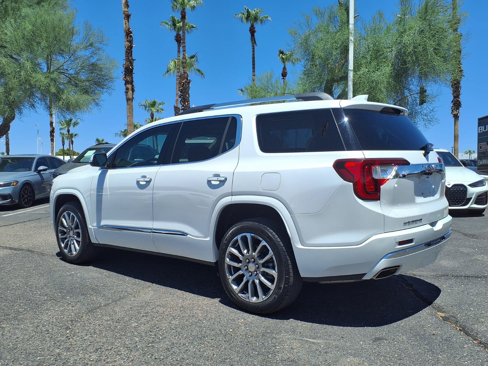 Used 2023 GMC Acadia Denali w/ Denali Technology Package FWD image 8