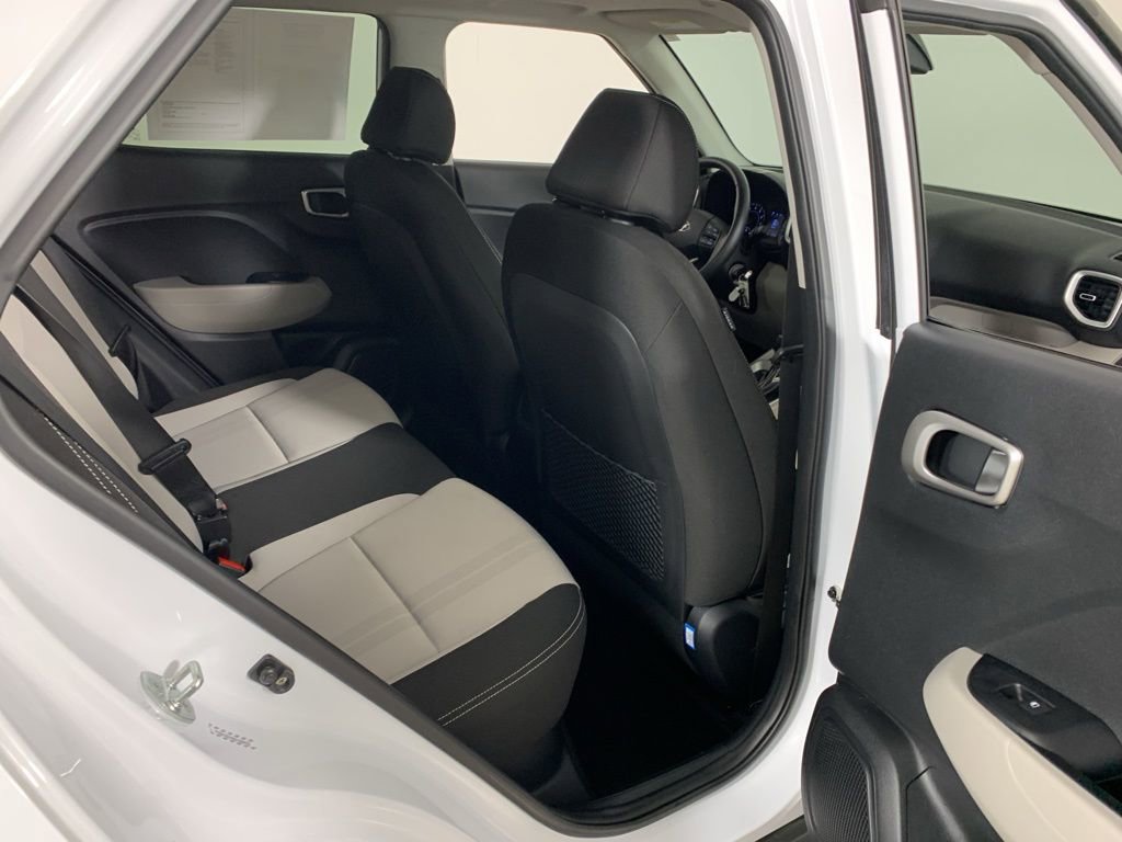 Used 2022 Hyundai Venue SEL image 33