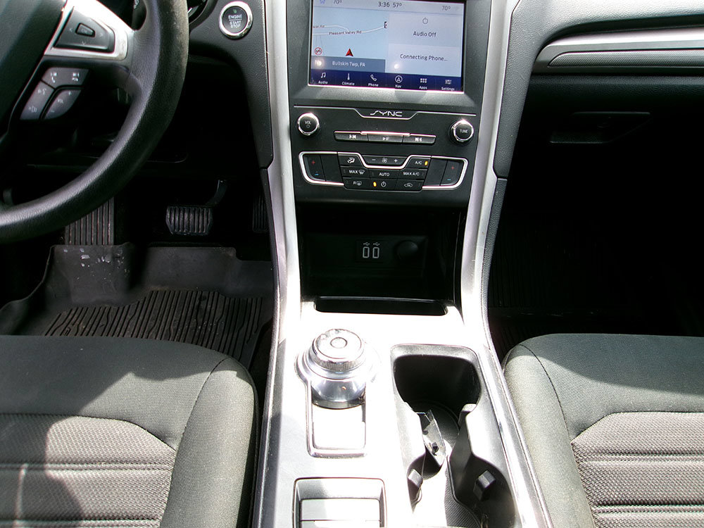 Used 2020 Ford Fusion SE FWD image 15