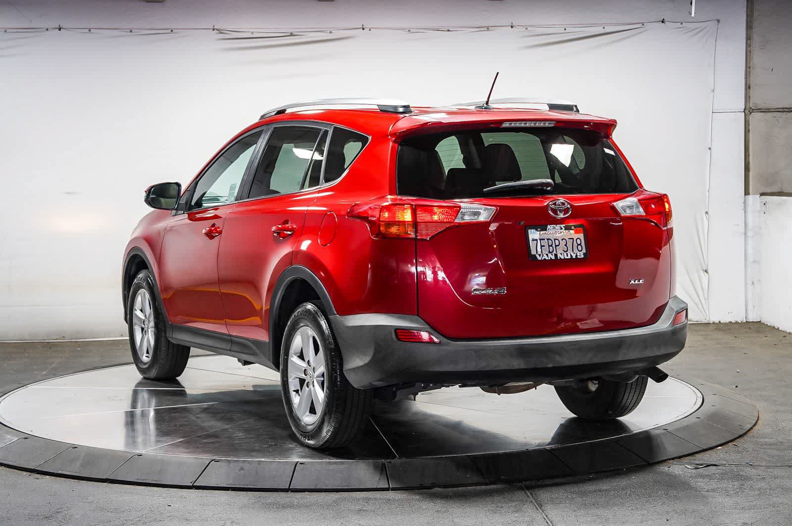 Used 2014 Toyota RAV4 XLE w/ Preferred Accessory Package FWD image 2