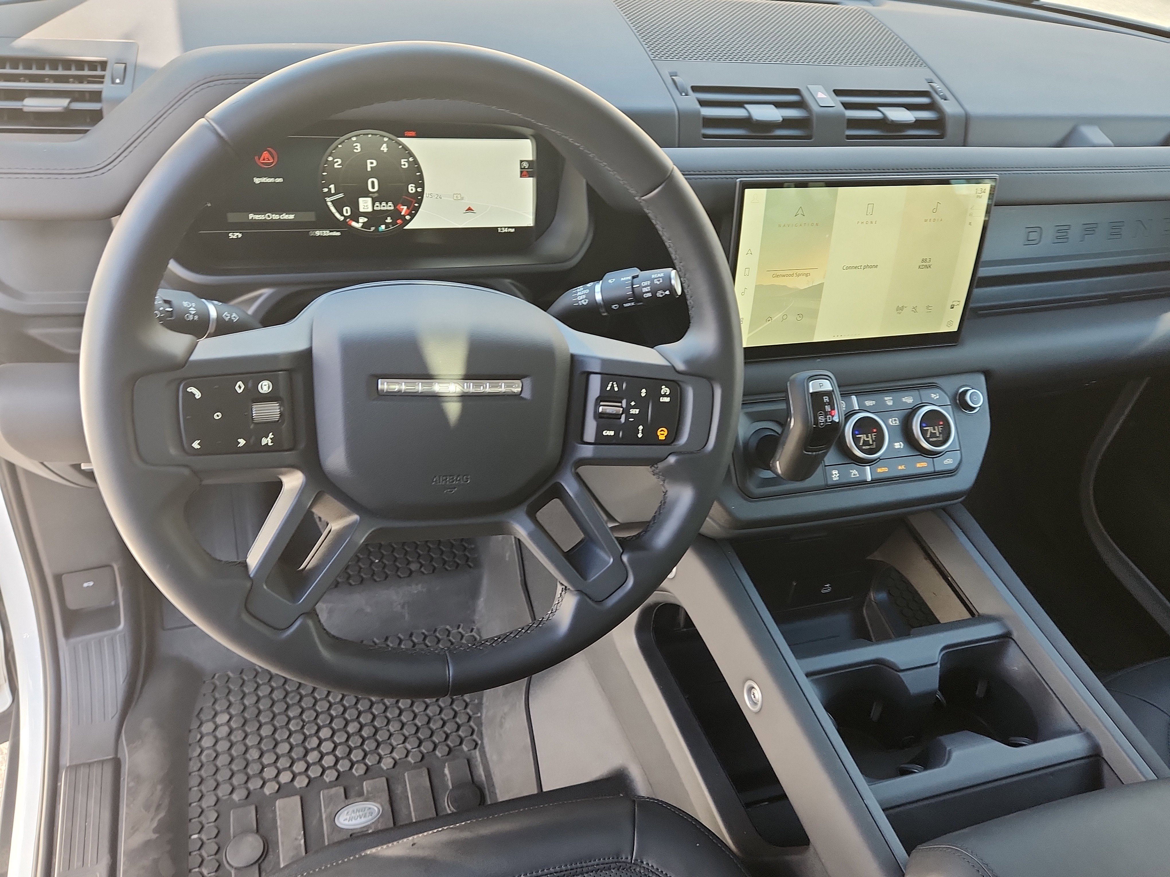 Used 2025 Land Rover Defender 90 S image 13