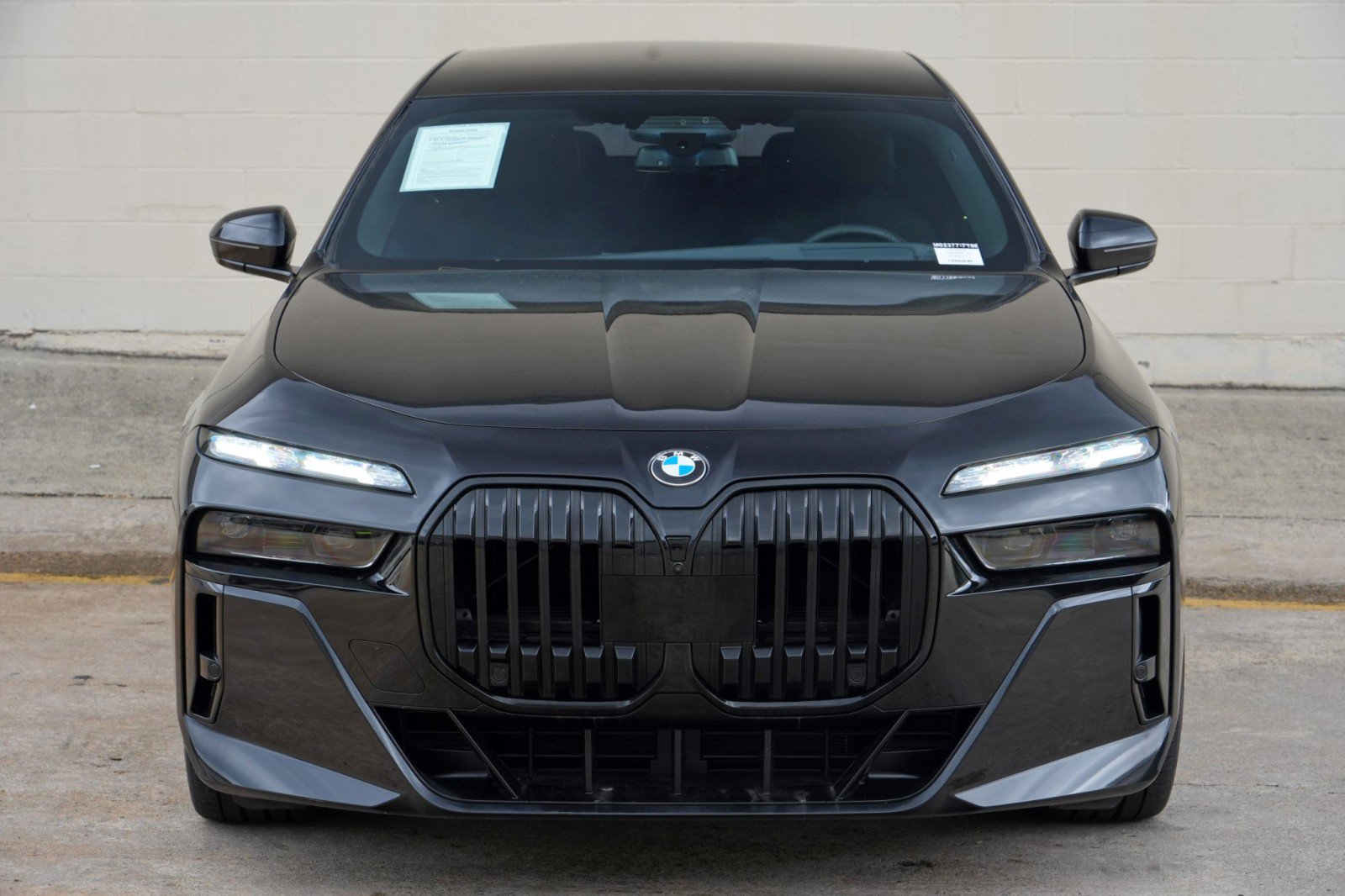 Used 2023 BMW 760i xDrive AWD/4WD image 65