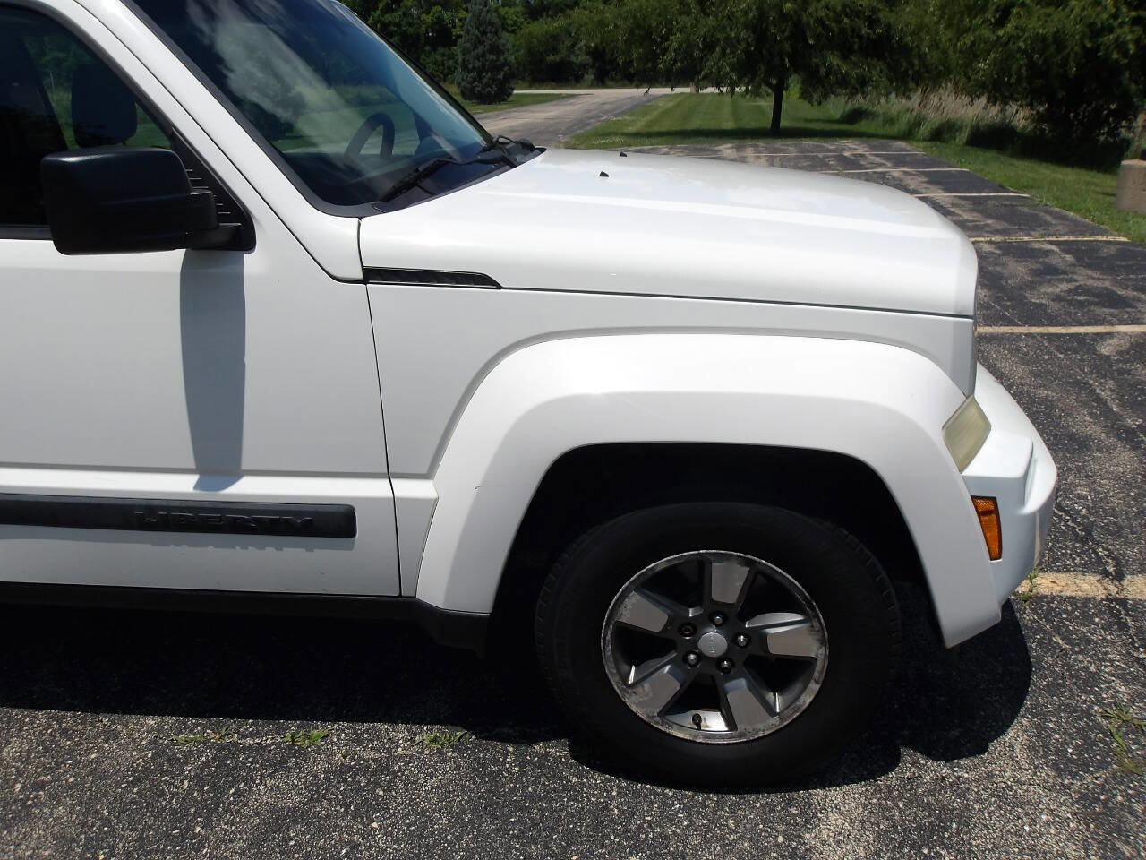 Used 2009 Jeep Liberty Sport image 26