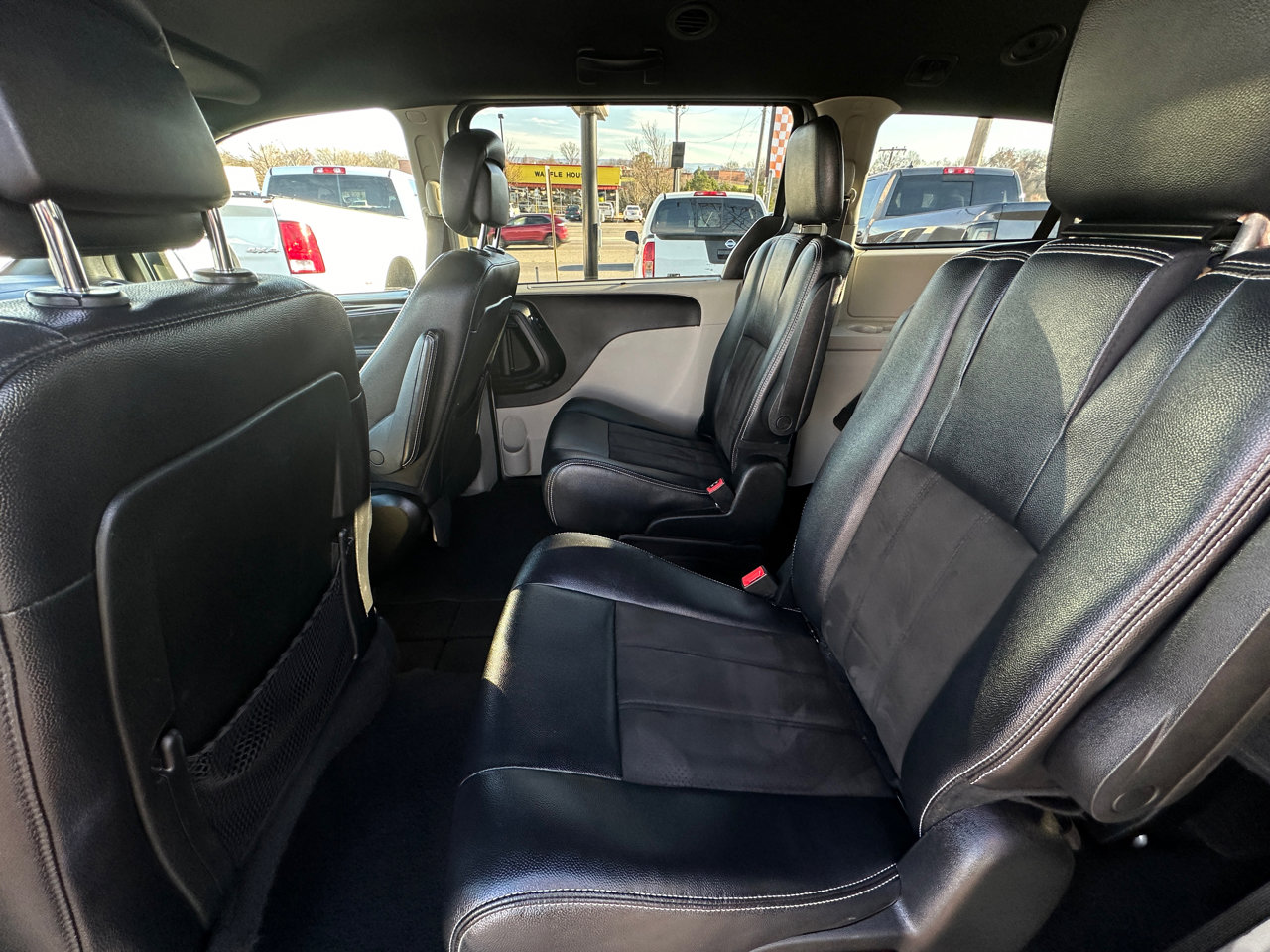 Used 2019 Dodge Grand Caravan SXT w/ Driver Convenience Group image 9