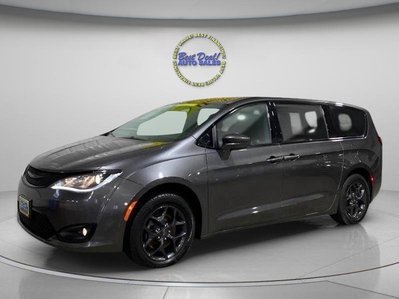 Used 2018 Chrysler Pacifica Touring Plus w/ S Appearance Package FWD image 1
