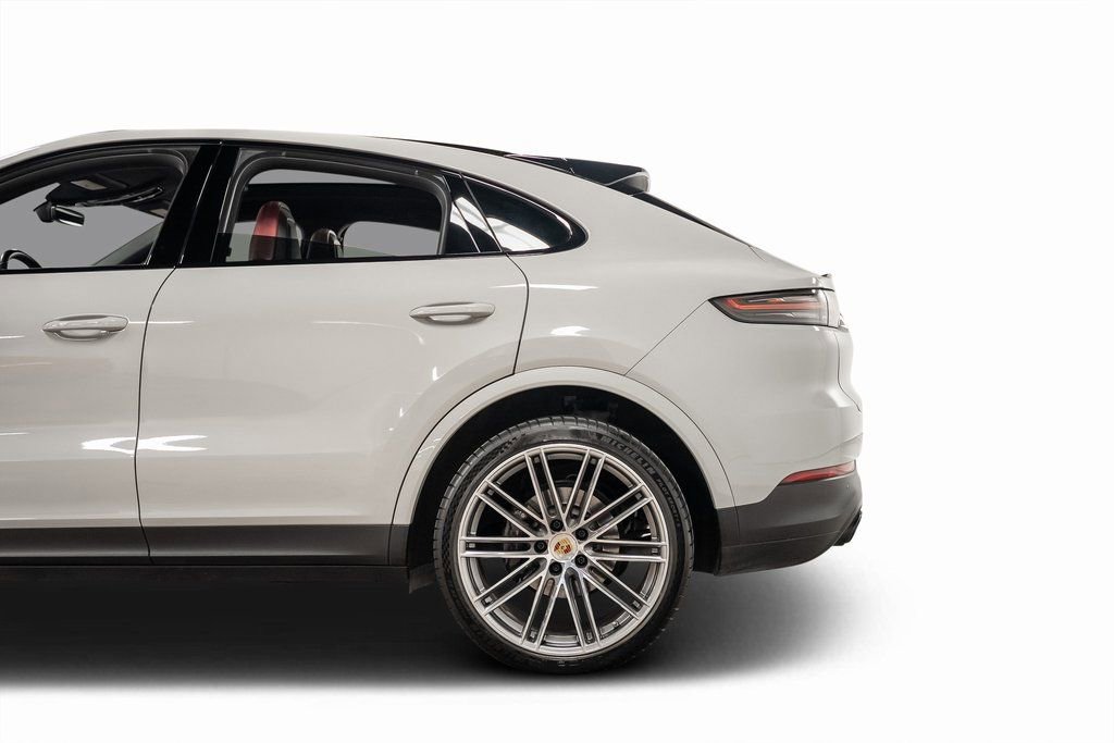 Used 2023 Porsche Cayenne Platinum Edition image 18