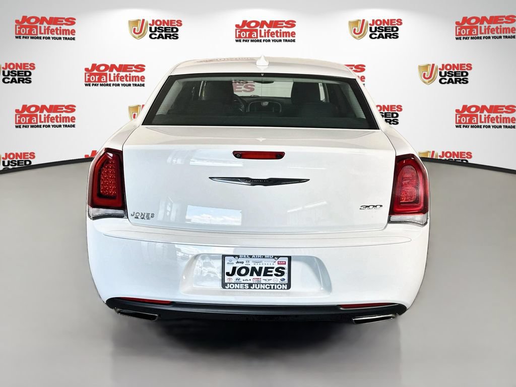 Used 2023 Chrysler 300 Touring w/ Sport Appearance Package RWD image 14