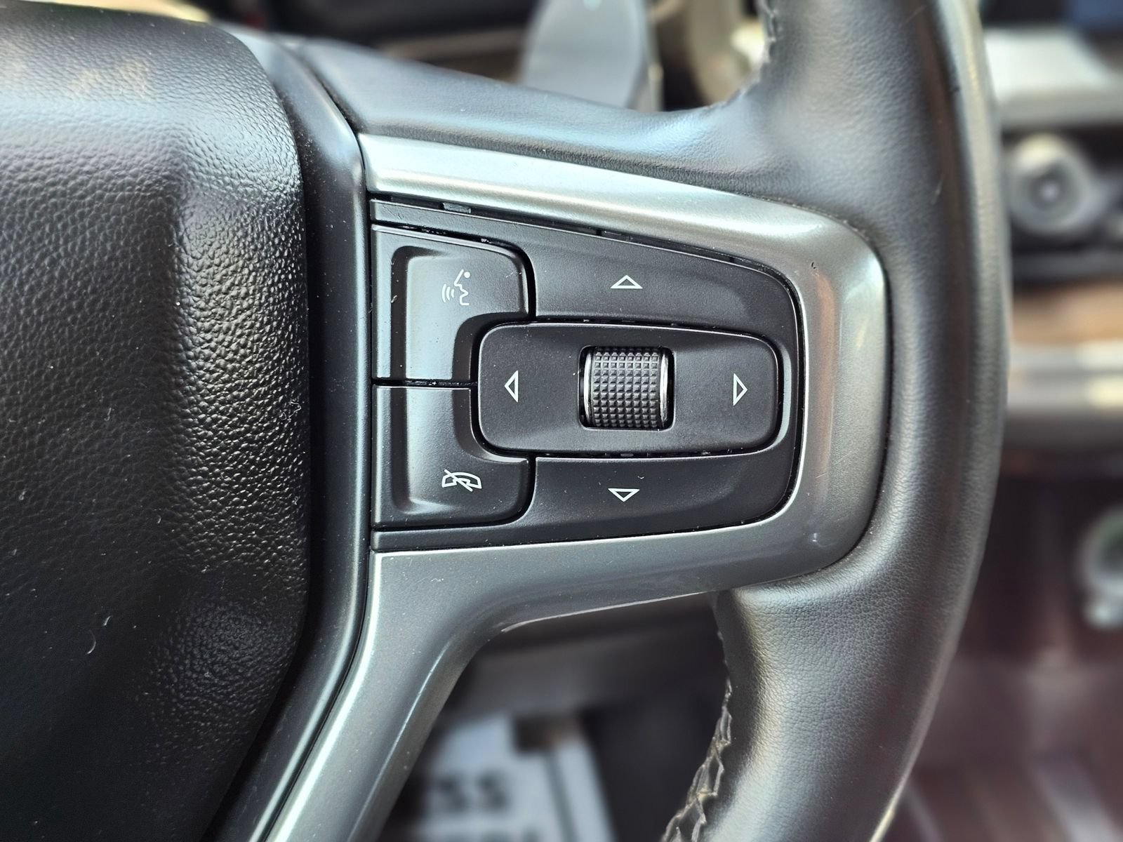 Used 2024 Chevrolet Silverado 1500 LT Trail Boss w/ LPO, Dark Essentials Package AWD/4WD image 16