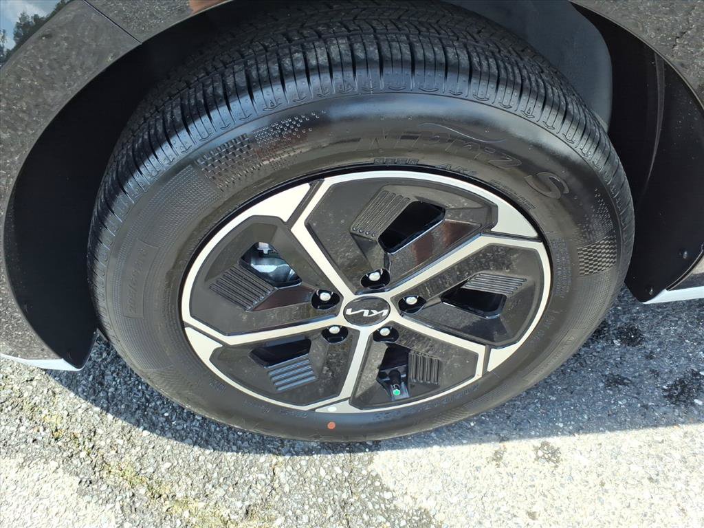 New 2026 Kia Niro FWD image 14