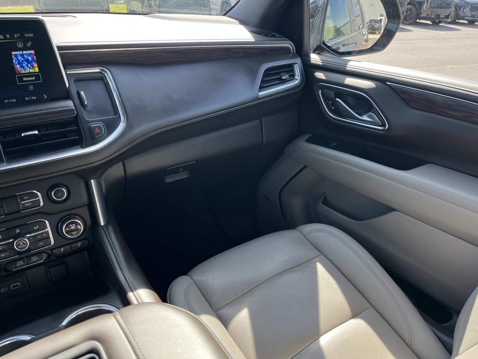 Used 2022 Chevrolet Tahoe LT w/ Luxury Package AWD/4WD image 17