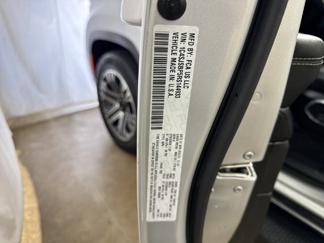 Used 2024 Jeep Wagoneer L Series II w/ Flexible Seating Group AWD/4WD image 32