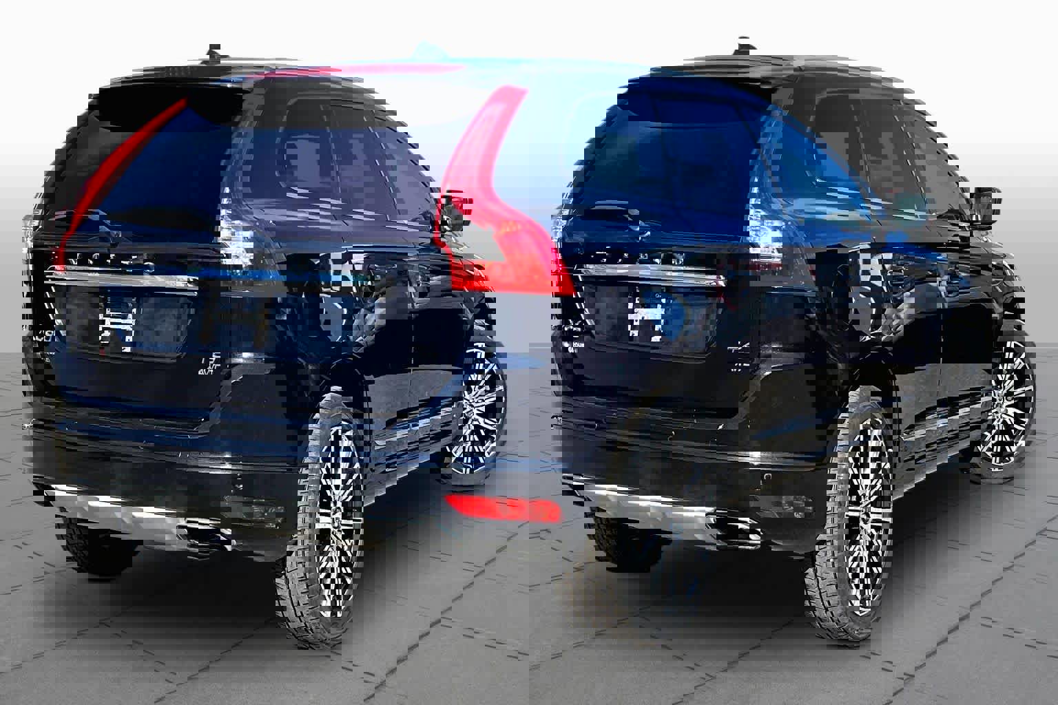 Used 2017 Volvo XC60 T6 Inscription w/ Climate Package image 13