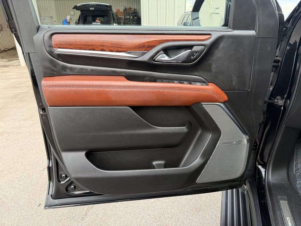 Used 2023 GMC Yukon XL Denali Ultimate image 9