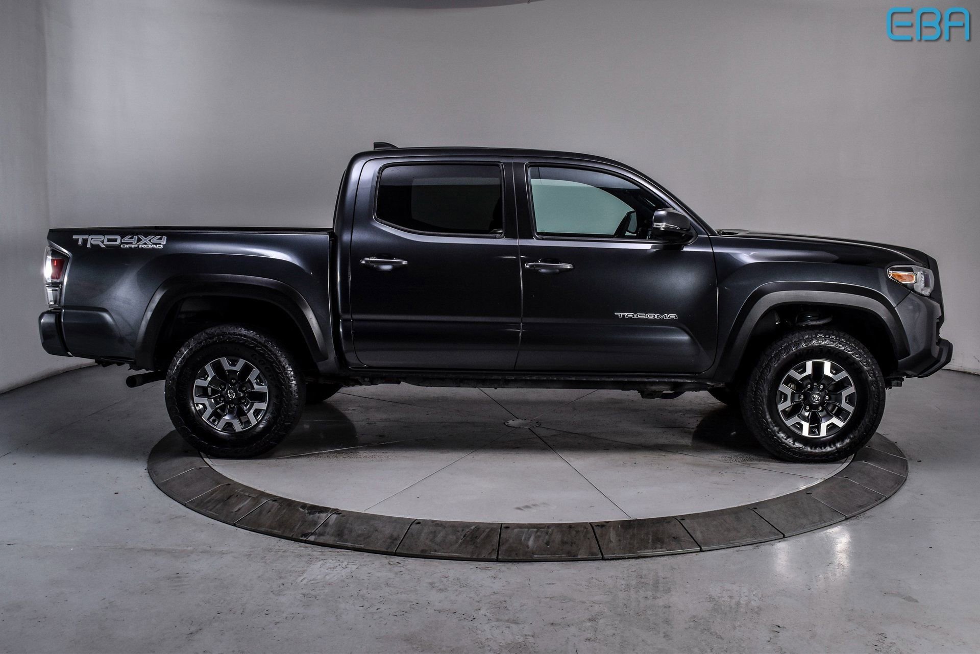 Used 2023 Toyota Tacoma TRD Off-Road w/ Technology Package image 2