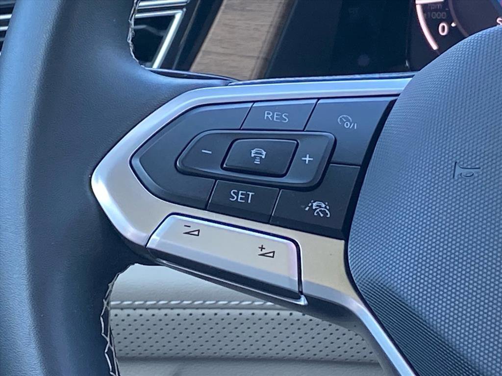 Certified 2025 Volkswagen Atlas SE w/ Panoramic Sunroof Package image 6