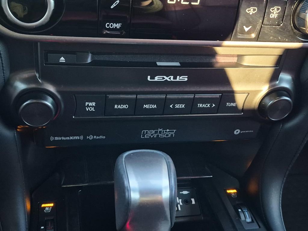 Used 2023 Lexus GX 460 Luxury w/ Accessory Package AWD/4WD image 34