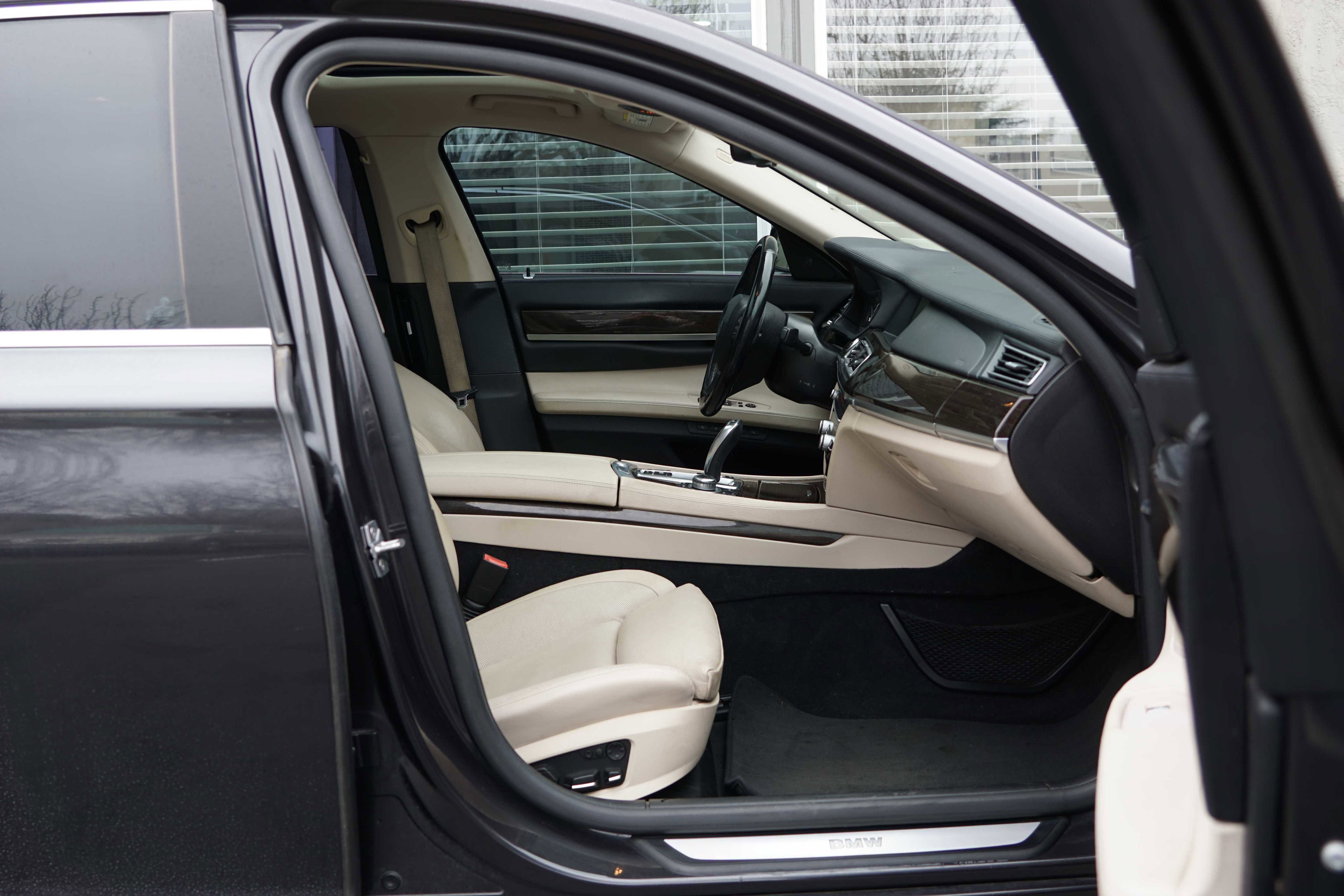 Used 2012 BMW 740Li image 30