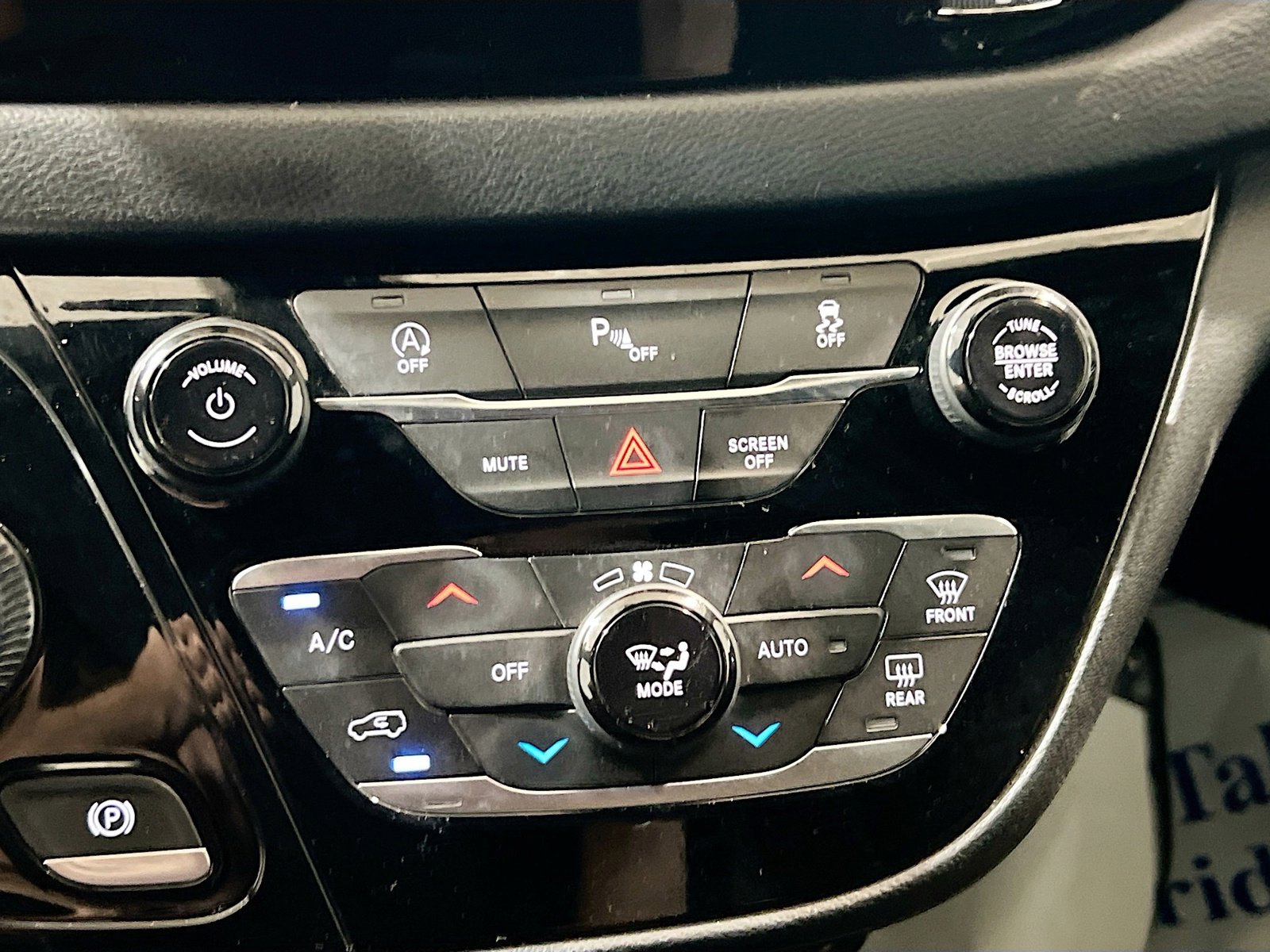 Used 2020 Chrysler Pacifica Touring w/ S Appearance Package image 8