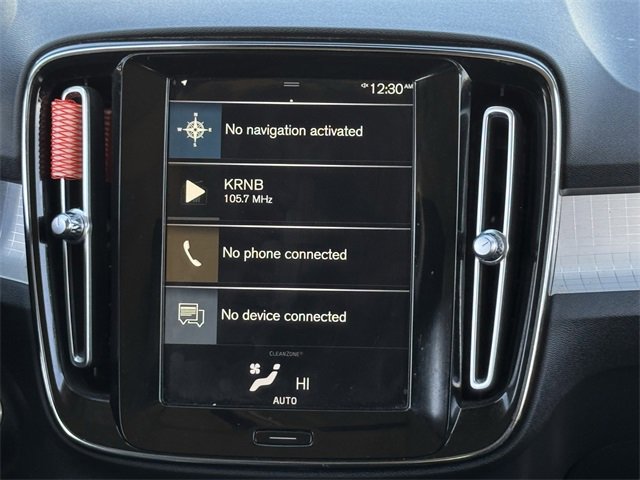 Used 2021 Volvo XC40 T4 Momentum image 16