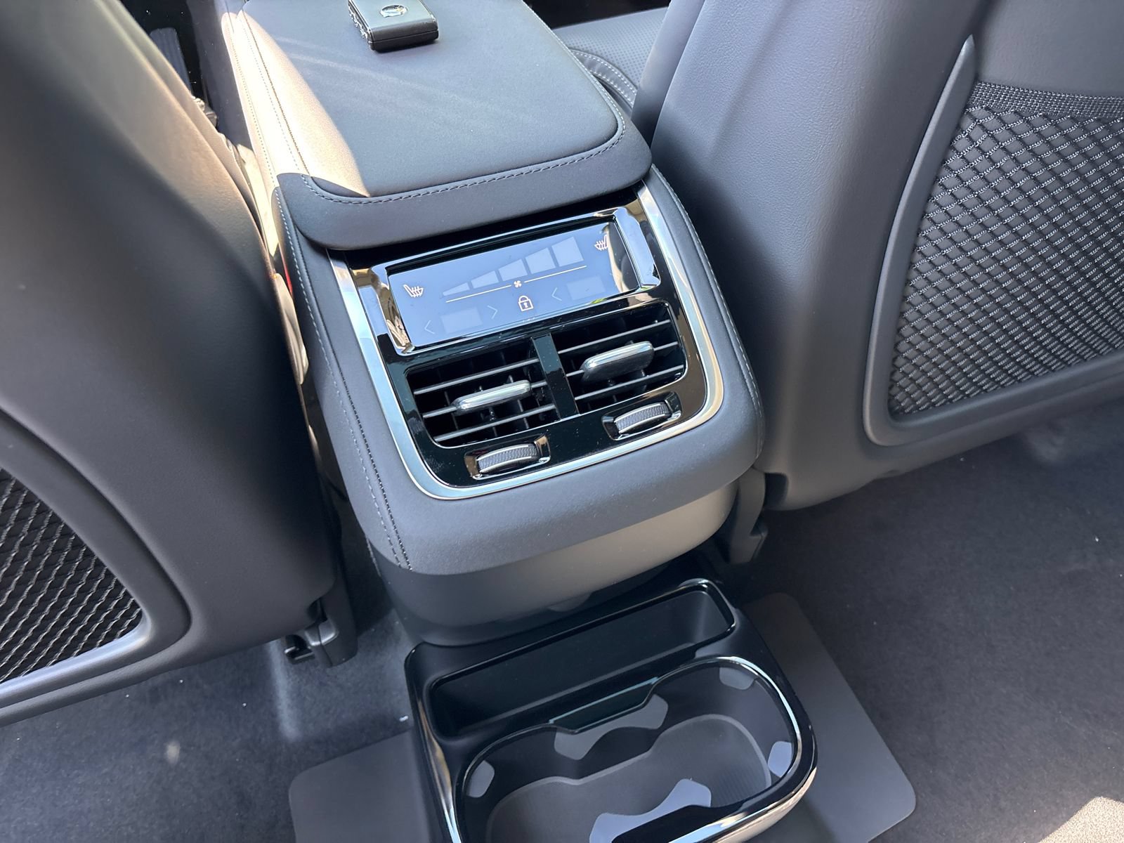 New 2026 Volvo XC90 B6 Ultra w/ Protection Package Premier AWD/4WD image 31