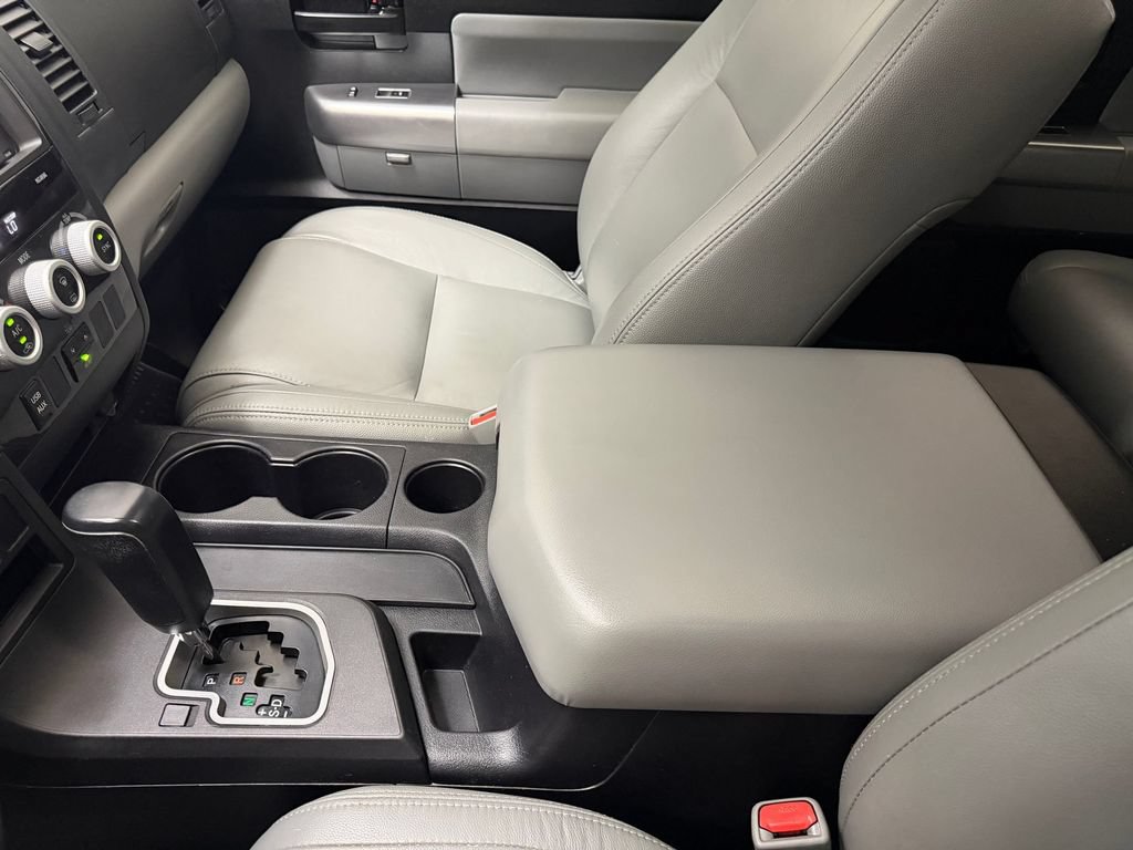 Used 2018 Toyota Sequoia SR5 AWD/4WD image 15