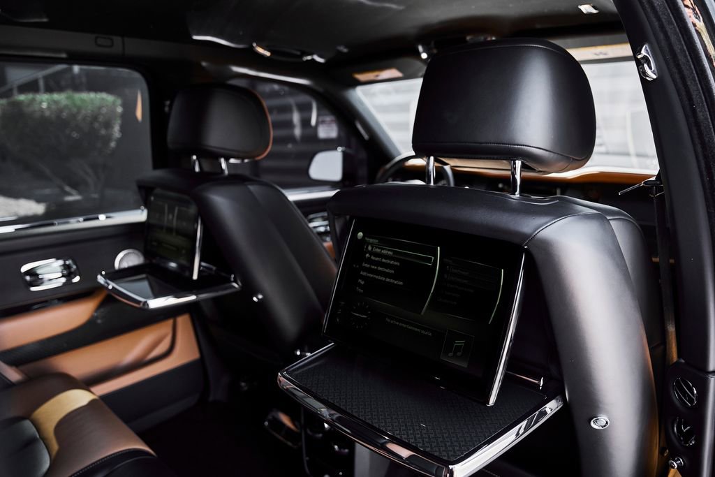 Used 2022 Rolls-Royce Cullinan Black Badge w/ Dark Exterior Package AWD/4WD image 45